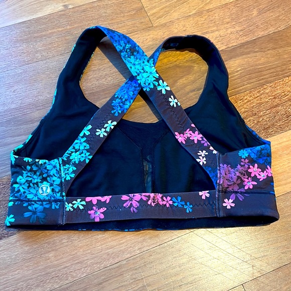 Lululemon In A Flash mesh Bra in Petal Pop in multi color with black background - Picture 6 of 11